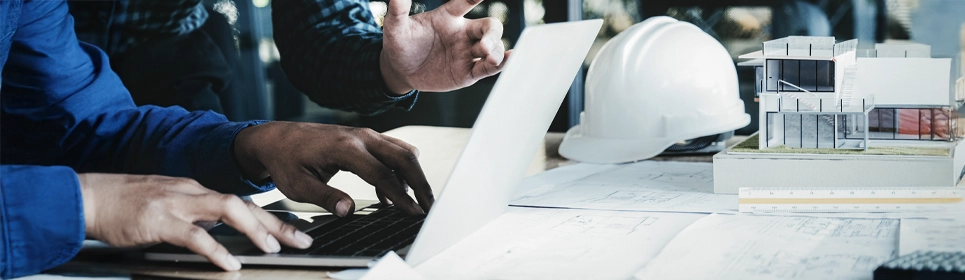 construction supervisor going over a review to one of his workers